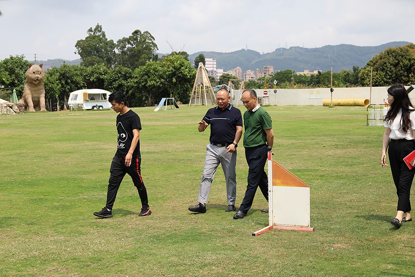 阳西县谭鑫常务副县长和钟基建副县长等领导莅临FH网页登录实业有限公司参观视察